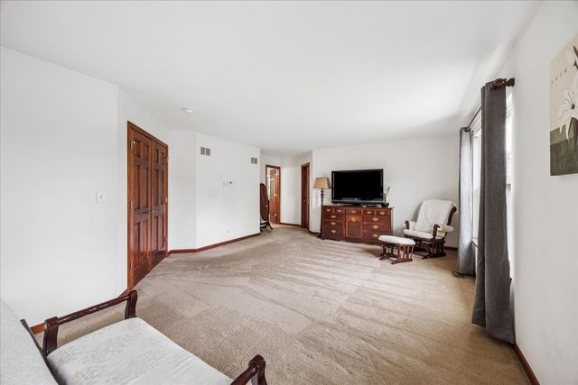 627 Mansfield Way, Oswego, IL 60543
