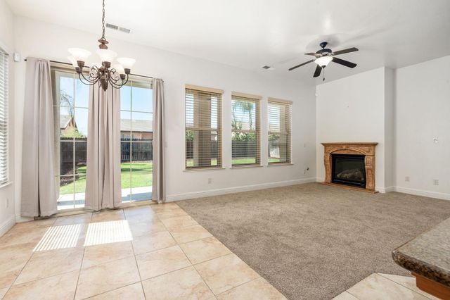 6943 W Stuart Avenue, Fresno, CA 93723