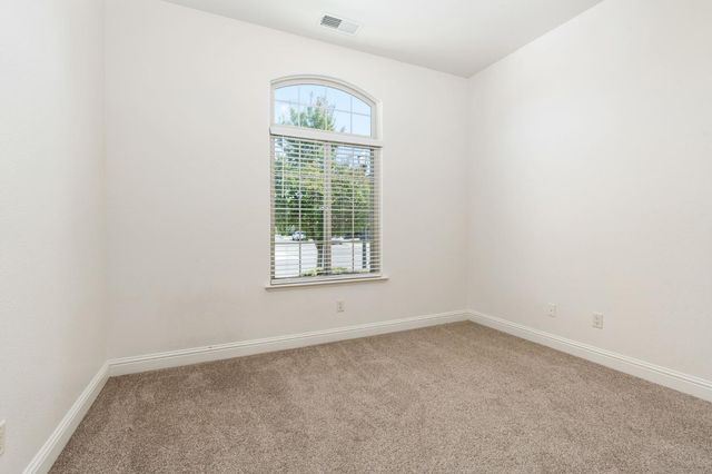 6943 W Stuart Avenue, Fresno, CA 93723