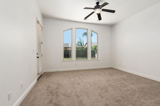 6943 W Stuart Avenue, Fresno, CA 93723