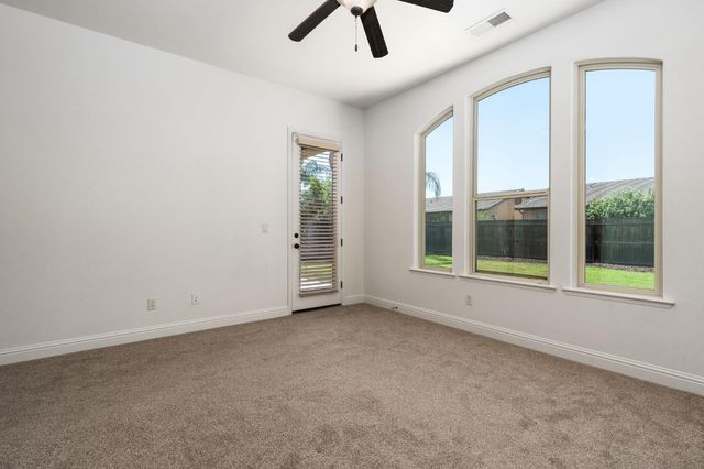 6943 W Stuart Avenue, Fresno, CA 93723