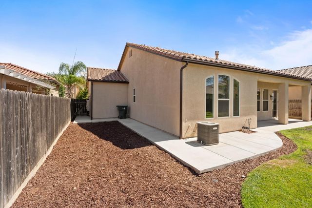 6943 W Stuart Avenue, Fresno, CA 93723