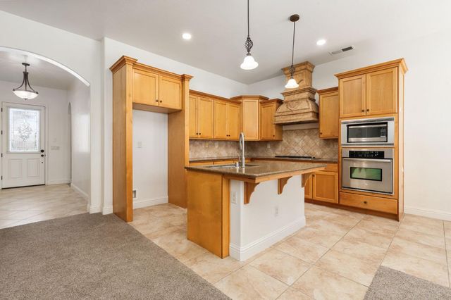 6943 W Stuart Avenue, Fresno, CA 93723