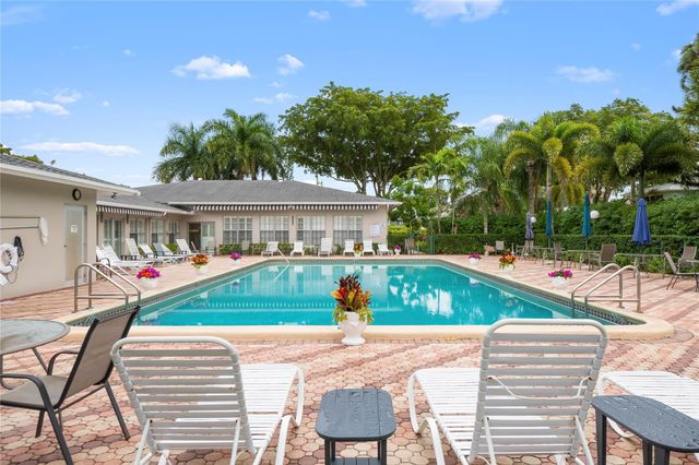 2460 SW 22nd Avenue 810, Delray Beach, FL 33445