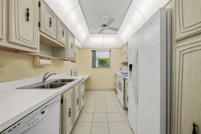 2460 SW 22nd Avenue 810, Delray Beach, FL 33445