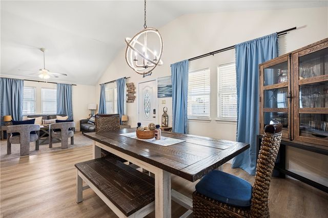 650 Sandpiper Circ, Port Aransas, TX 78373