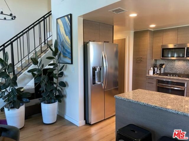 221 S Gale Drive 406, Beverly Hills, CA 90211