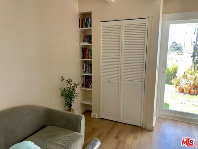 221 S Gale Drive 406, Beverly Hills, CA 90211