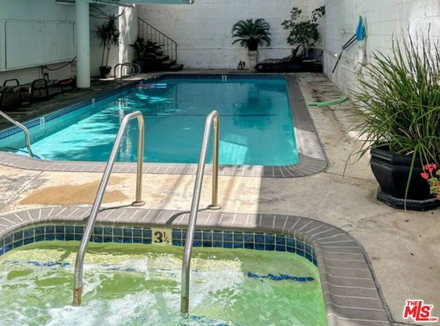 221 S Gale Drive 406, Beverly Hills, CA 90211
