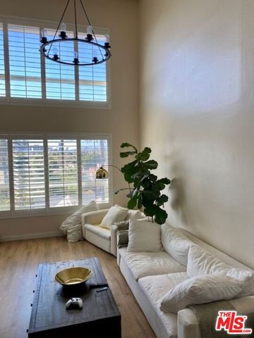221 S Gale Drive 406, Beverly Hills, CA 90211