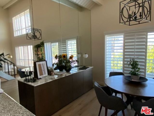 221 S Gale Drive 406, Beverly Hills, CA 90211