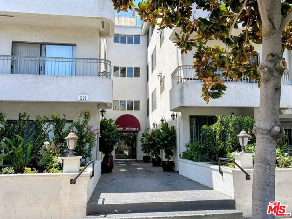 221 S Gale Drive 406, Beverly Hills, CA 90211