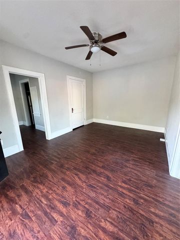 905 Oakhurst Street, Houston, TX 77023