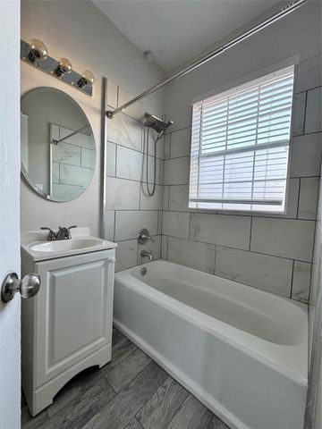 905 Oakhurst Street, Houston, TX 77023