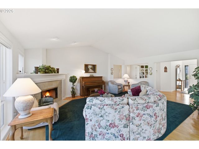 6428 CASTLE LAKE Ct N, Keizer, OR 97303