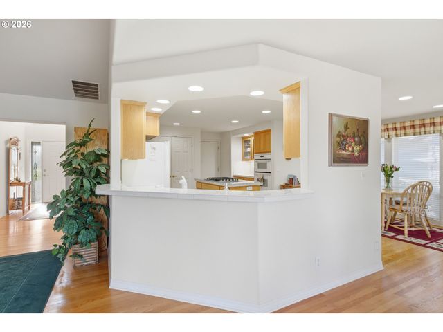 6428 CASTLE LAKE Ct N, Keizer, OR 97303