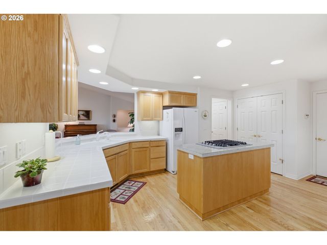 6428 CASTLE LAKE Ct N, Keizer, OR 97303