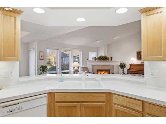 6428 CASTLE LAKE Ct N, Keizer, OR 97303