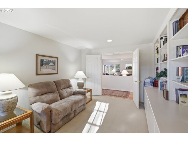 6428 CASTLE LAKE Ct N, Keizer, OR 97303