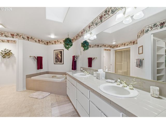 6428 CASTLE LAKE Ct N, Keizer, OR 97303