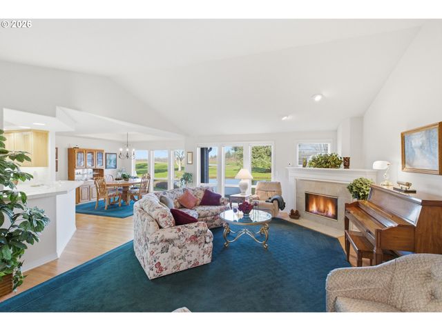 6428 CASTLE LAKE Ct N, Keizer, OR 97303