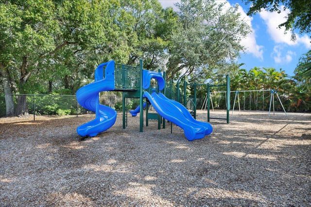 1899 Oak Berry Circle, Wellington, FL 33414