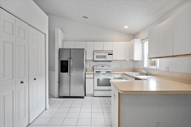 1899 Oak Berry Circle, Wellington, FL 33414