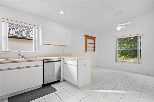 1899 Oak Berry Circle, Wellington, FL 33414