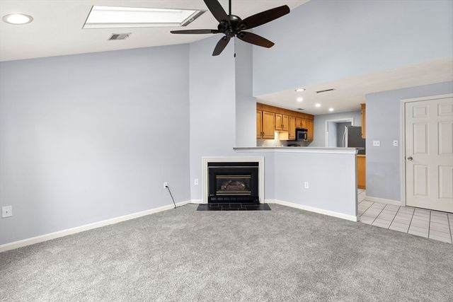 4 Iris Way 22, Haverhill, MA 01830