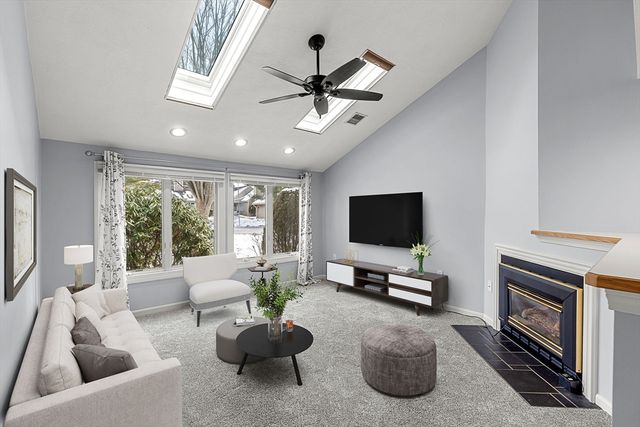 4 Iris Way 22, Haverhill, MA 01830