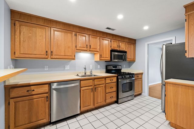 4 Iris Way 22, Haverhill, MA 01830