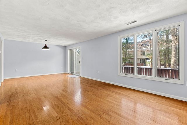 4 Iris Way 22, Haverhill, MA 01830