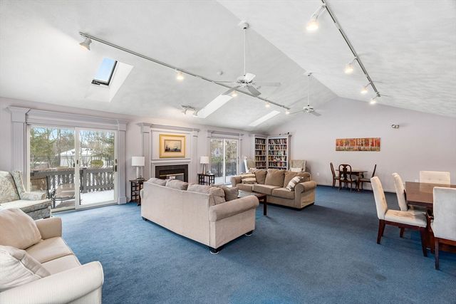 4 Iris Way 22, Haverhill, MA 01830