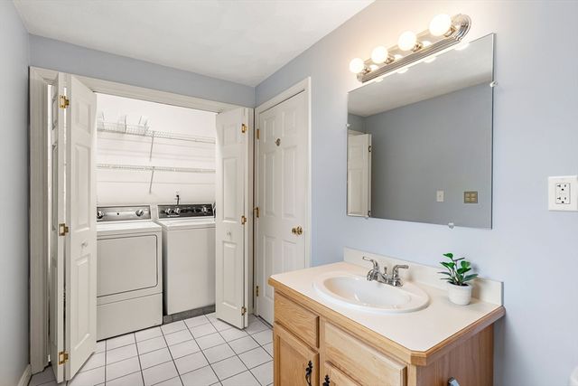 4 Iris Way 22, Haverhill, MA 01830