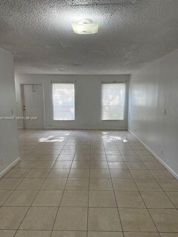 3920 Woodside Dr 5, Coral Springs, FL 33065