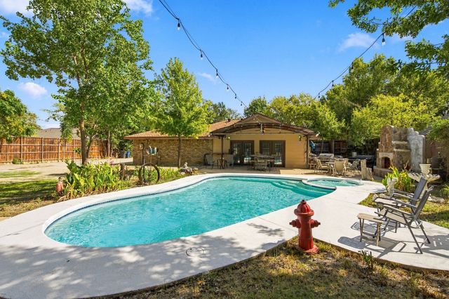 1016 Meadows Drive, Corinth, TX 76208