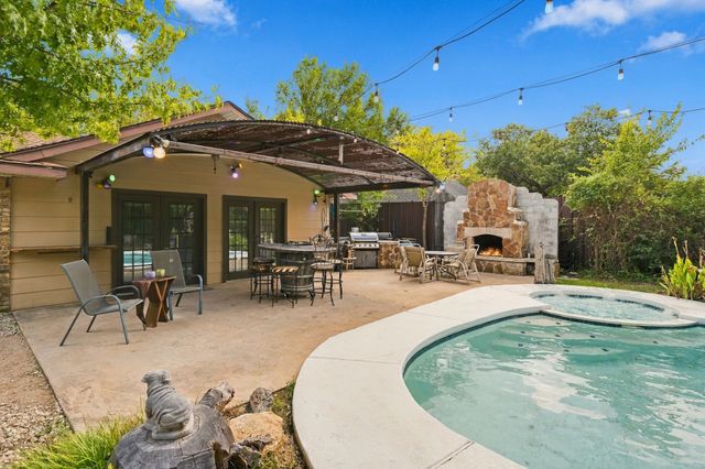 1016 Meadows Drive, Corinth, TX 76208