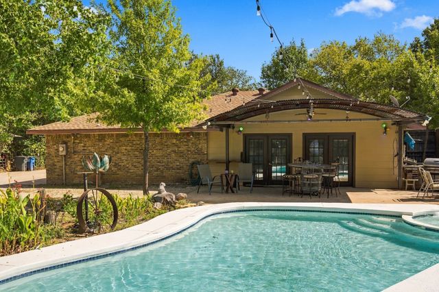 1016 Meadows Drive, Corinth, TX 76208