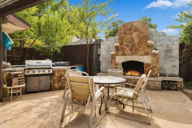 1016 Meadows Drive, Corinth, TX 76208