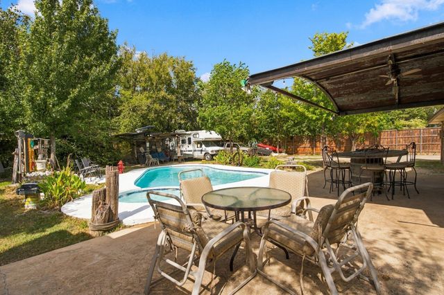 1016 Meadows Drive, Corinth, TX 76208