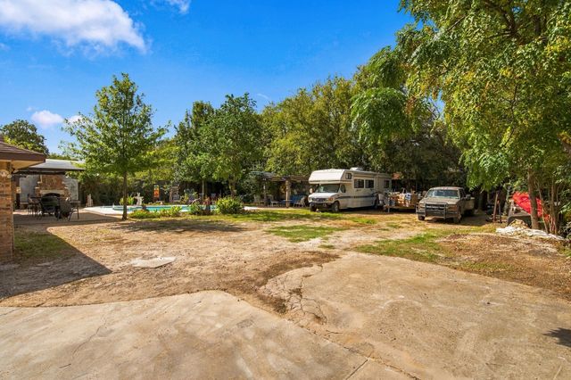1016 Meadows Drive, Corinth, TX 76208