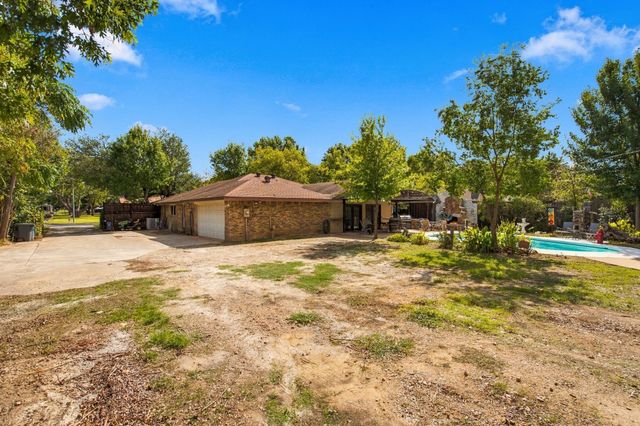 1016 Meadows Drive, Corinth, TX 76208