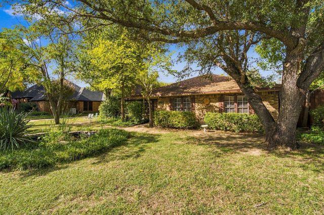 1016 Meadows Drive, Corinth, TX 76208