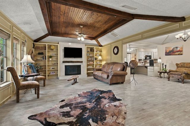 1016 Meadows Drive, Corinth, TX 76208