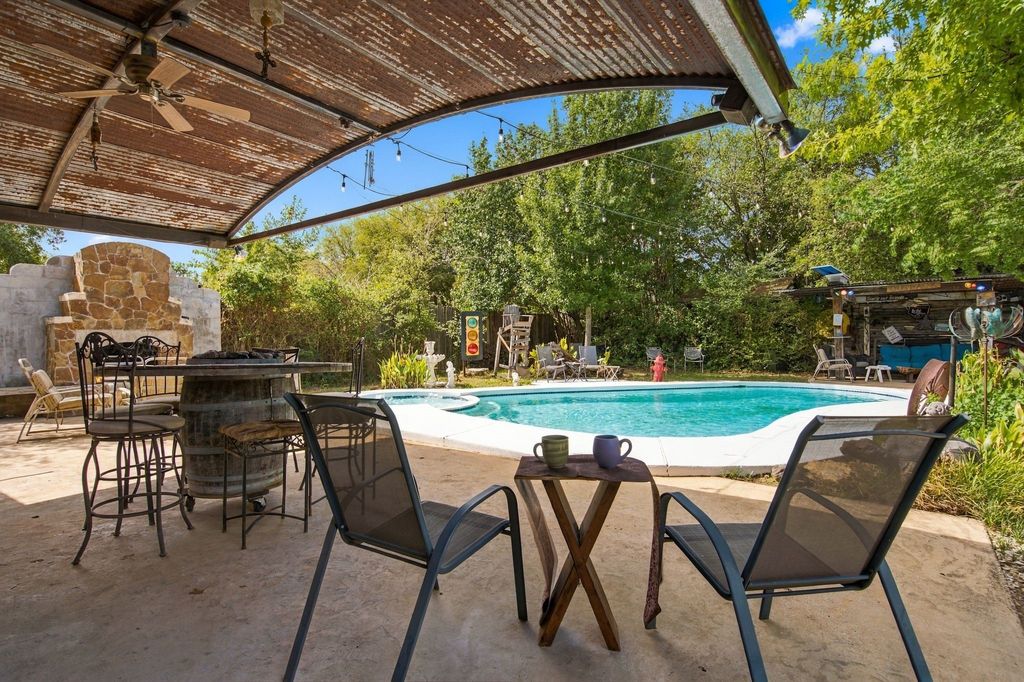 1016 Meadows Drive, Corinth, TX 76208 — exterior