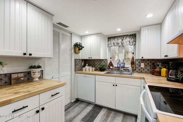 2912 ST JOHNS Avenue 24, Jacksonville, FL 32205