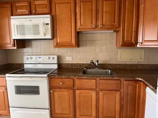 6157 N Sheridan Road 18E, Chicago, IL 60660