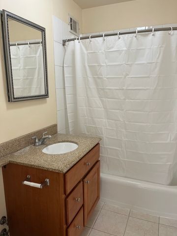 6157 N Sheridan Road 18E, Chicago, IL 60660