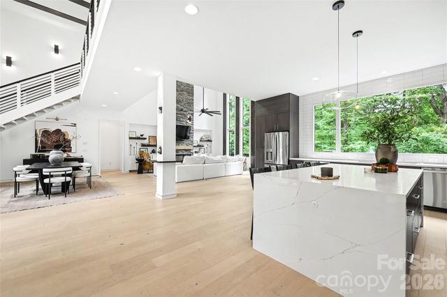 2810 Huntingtowne Farms Lane, Charlotte, NC 28210