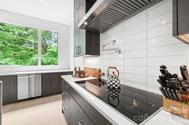 2810 Huntingtowne Farms Lane, Charlotte, NC 28210